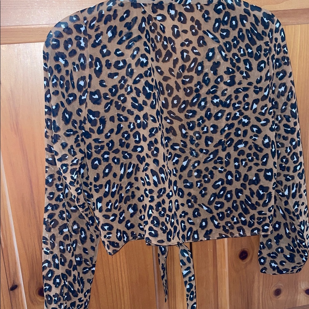 Leopard Print Tie-Front Blouse ๐๐ค - Picture 11 of 16